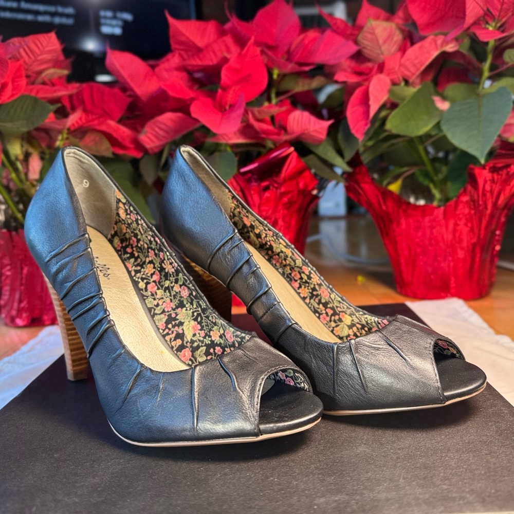 Seychelles Black Leather Peep-Toe Heels